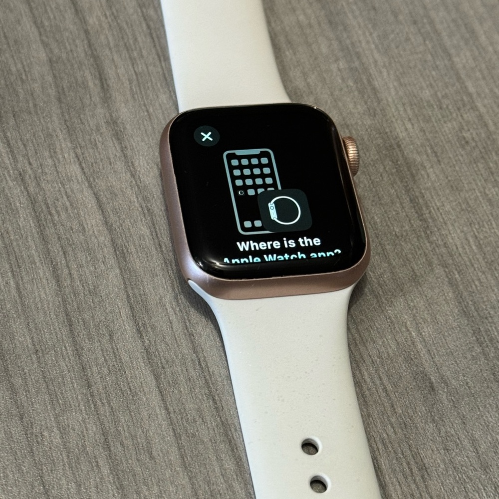 Apple Watch Series 4, 40mm size